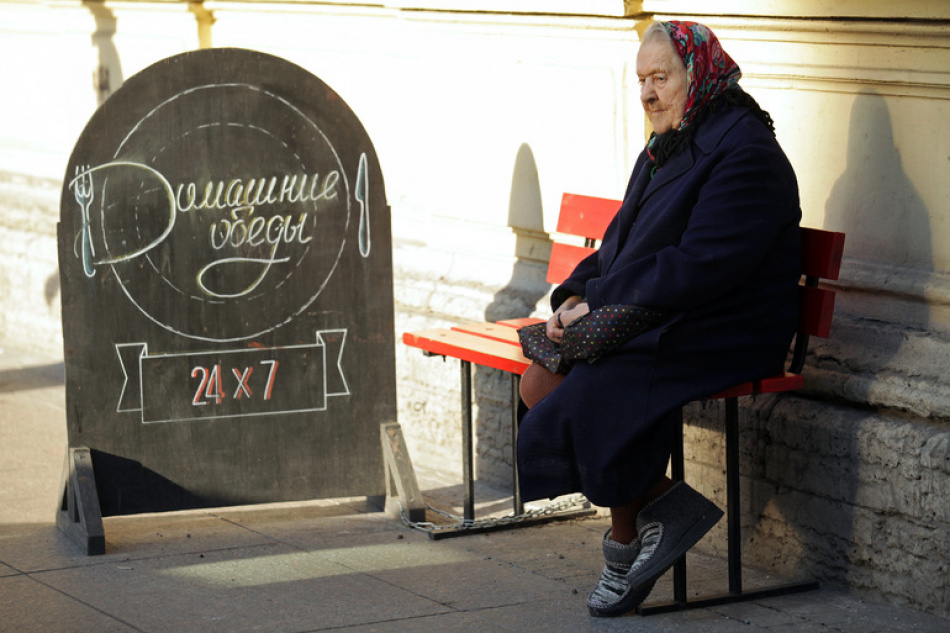 Полиция разыскивает курьера, забравшего у 80-летней петербурженки свыше 7 млн рублей
